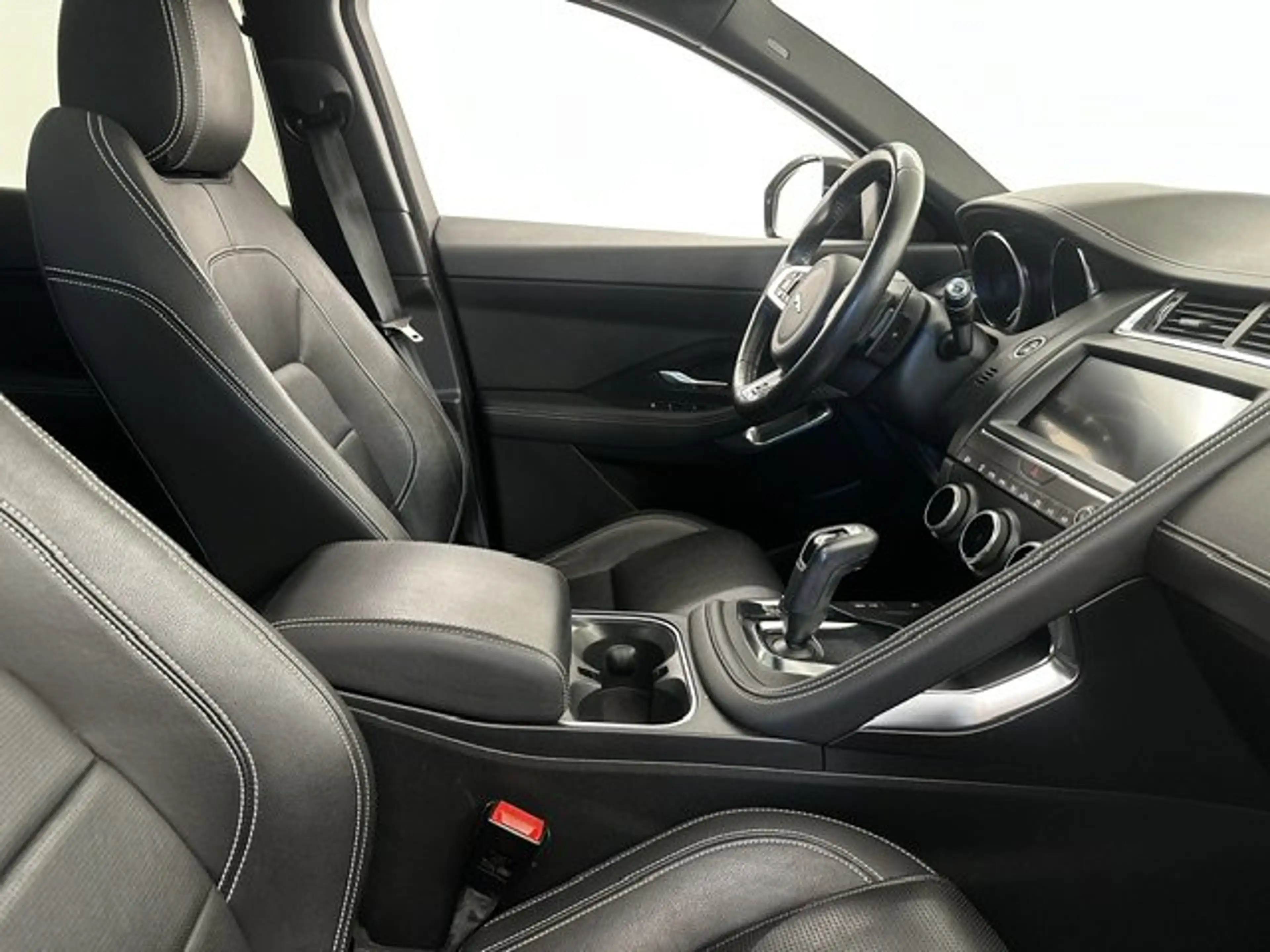 Jaguar E-Pace R-DYNAMIC BENZINE AWD AUTOMAAT — photo 6