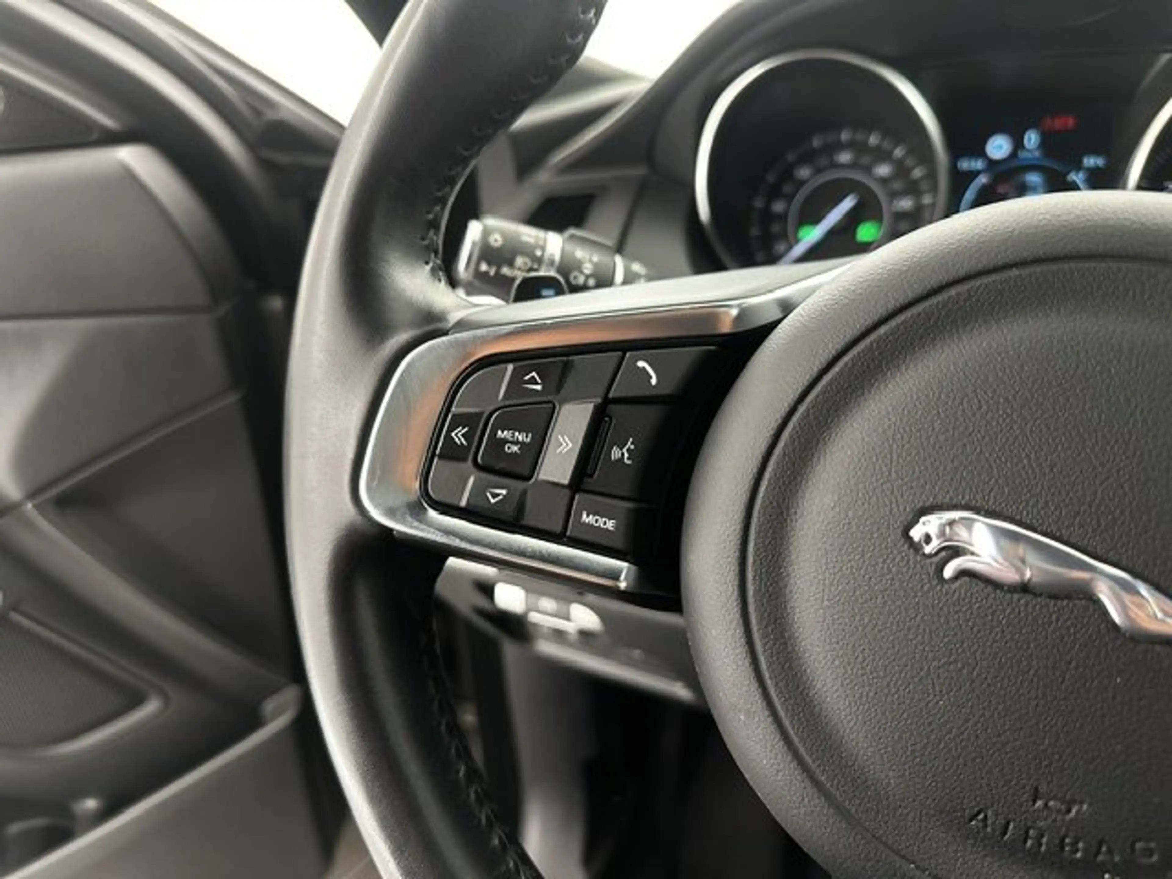 Jaguar E-Pace R-DYNAMIC BENZINE AWD AUTOMAAT — photo 9