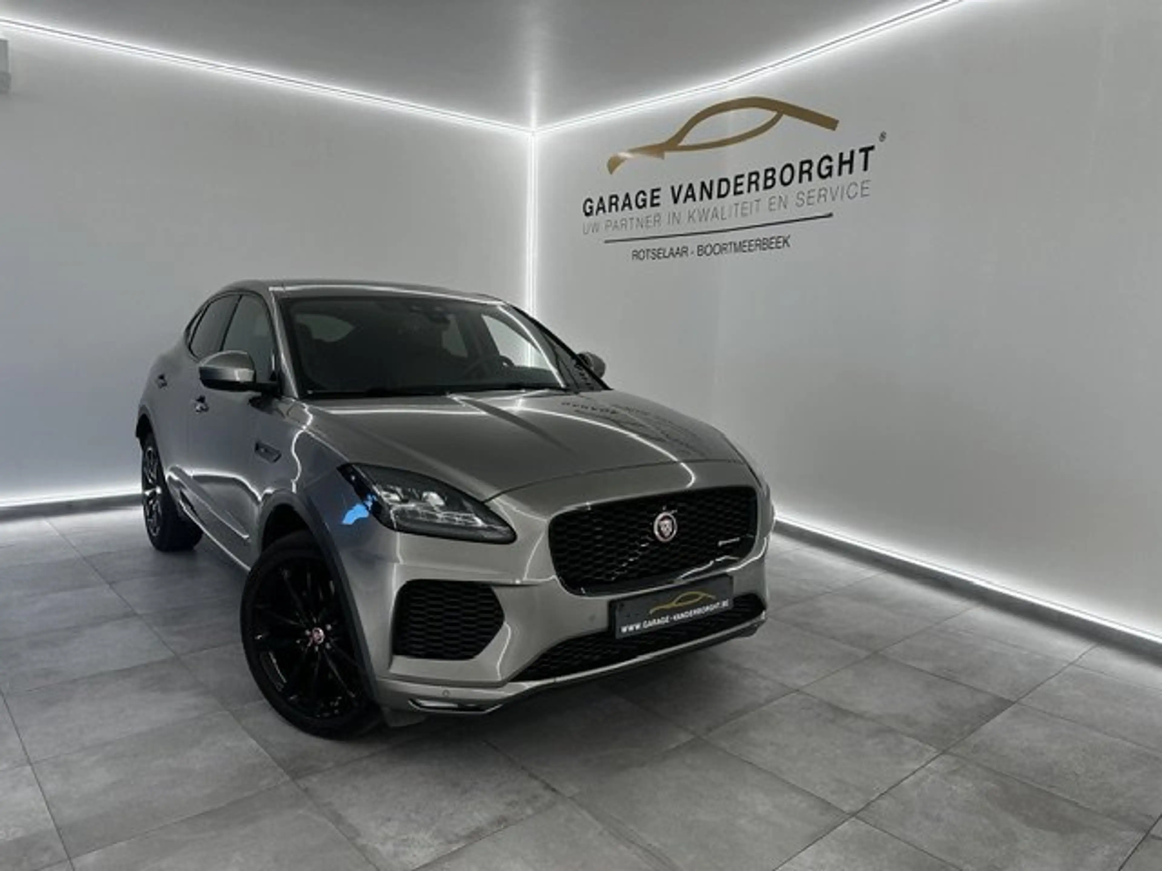 Jaguar E-Pace R-DYNAMIC BENZINE AWD AUTOMAAT
