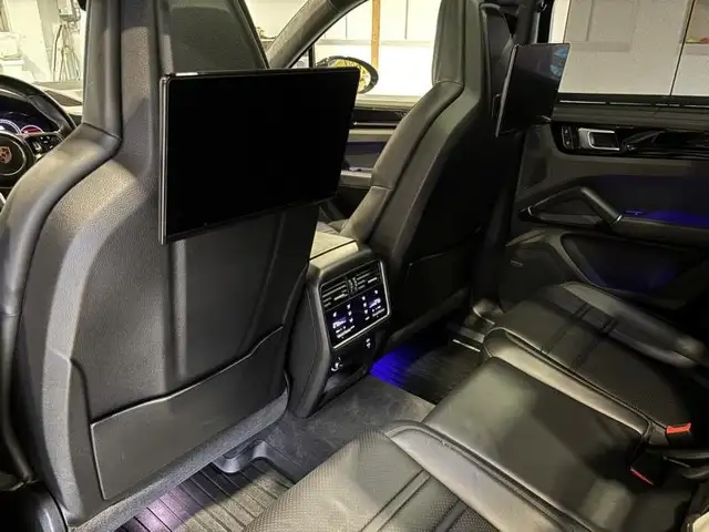 Porsche Cayenne Coupe SKY MATRIX HEAD-UP BOSE LUFT AHK VOLL Ansicht 24