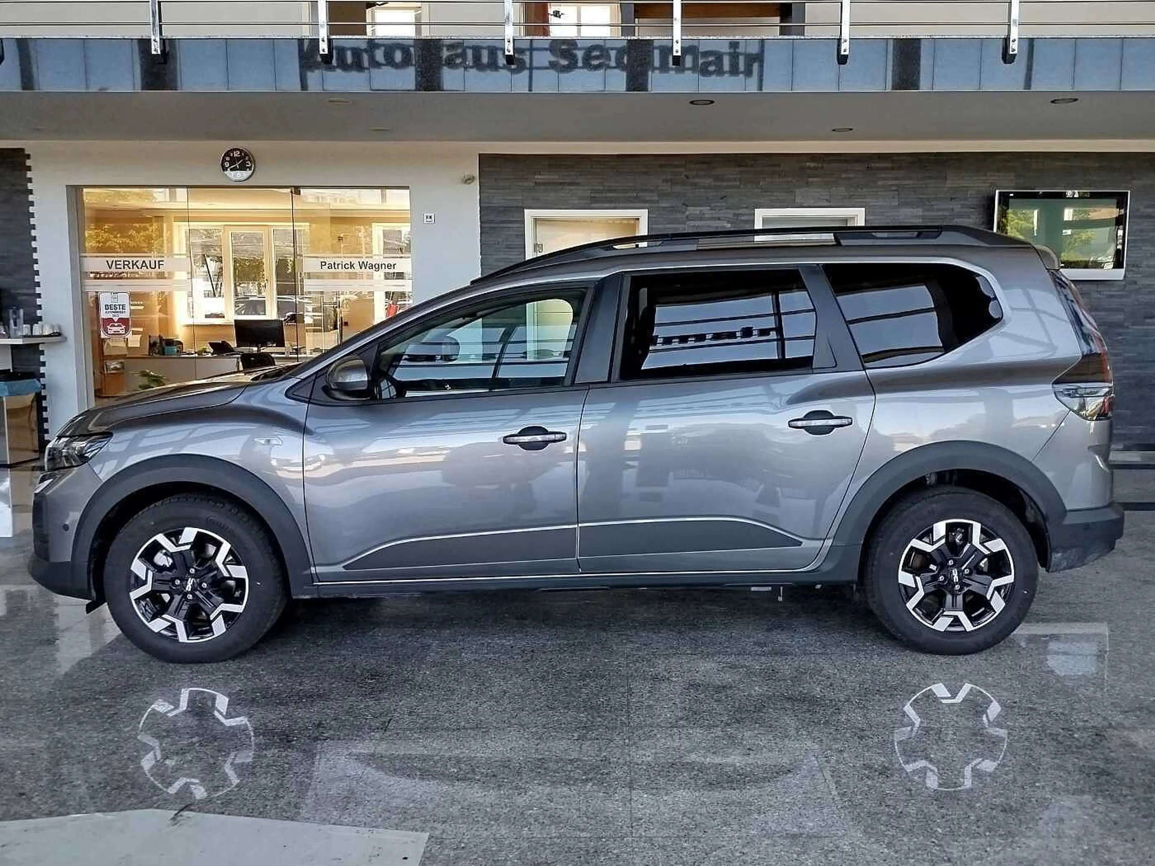 Dacia Jogger Journey 1.8 Hybrid 155 5-Sitzer — photo 2