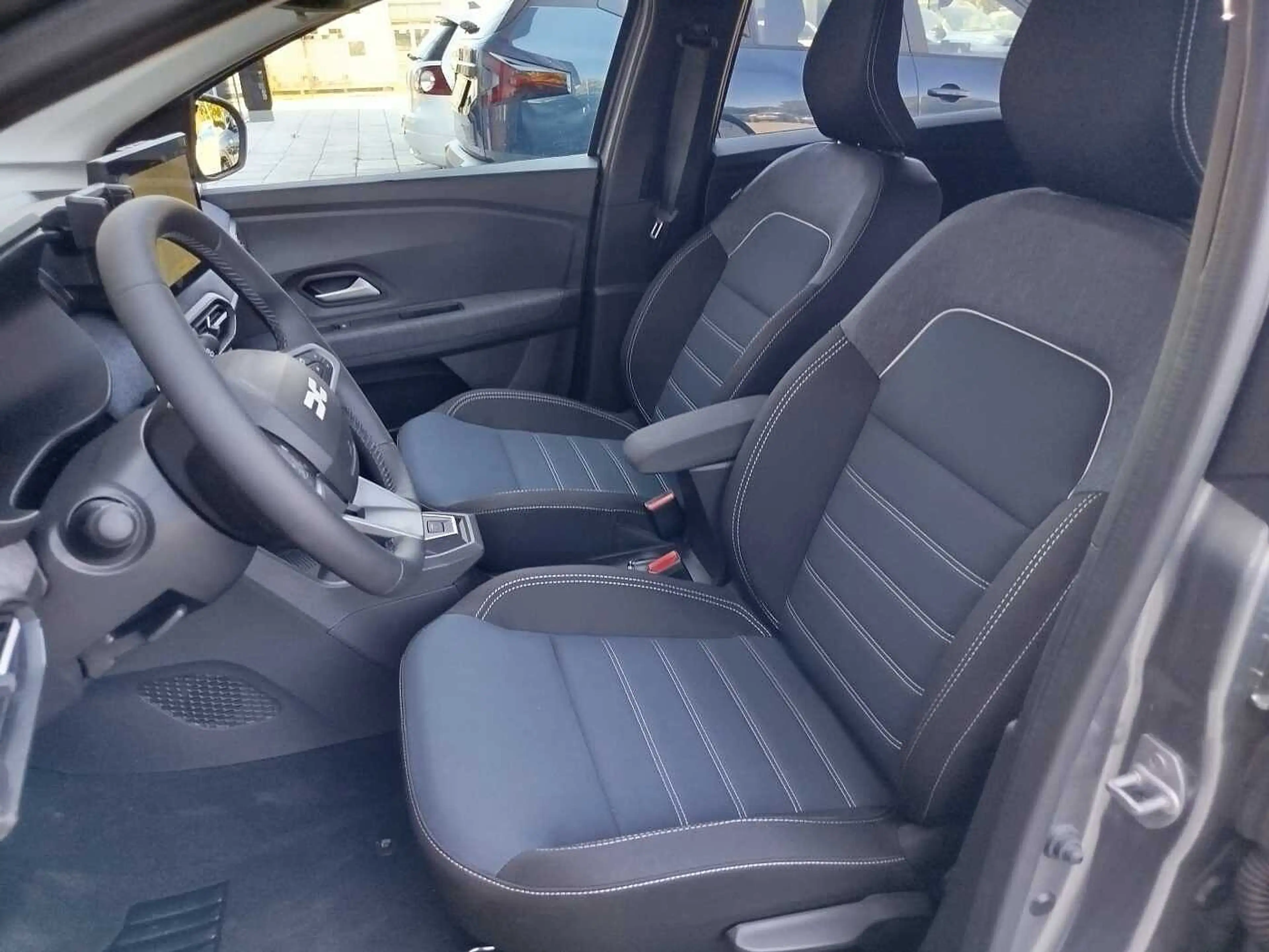 Dacia Jogger Journey 1.8 Hybrid 155 5-Sitzer — photo 8