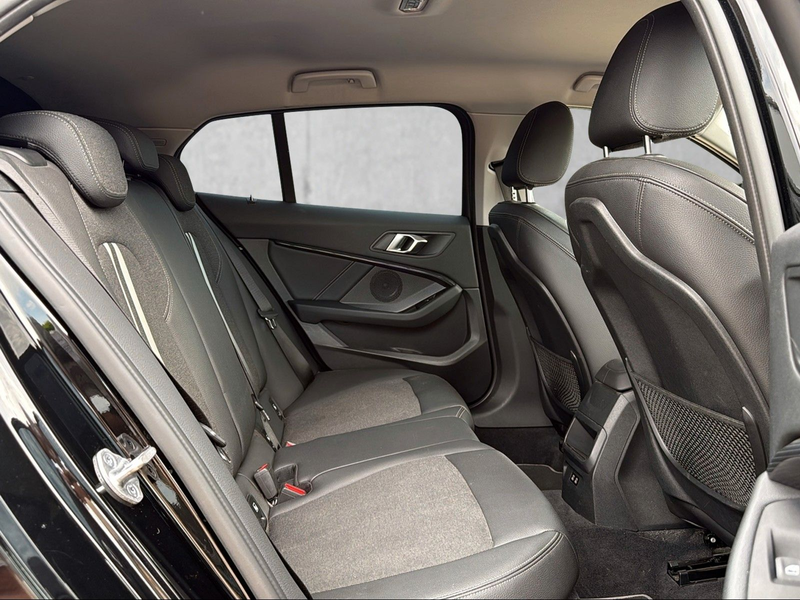 BMW 120 d Sport Line — photo 11