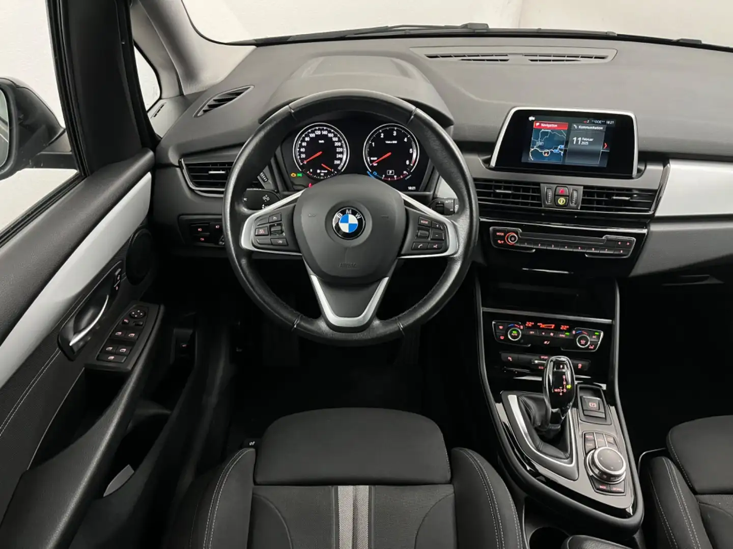 BMW 216 d Gran Tourer Aut. ***Navi | Sportsitze | Kamera* Schwarz - 2