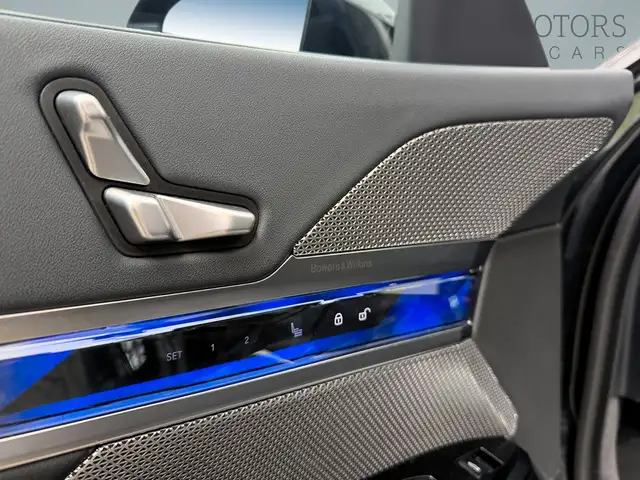 BMW 7 Series view 20