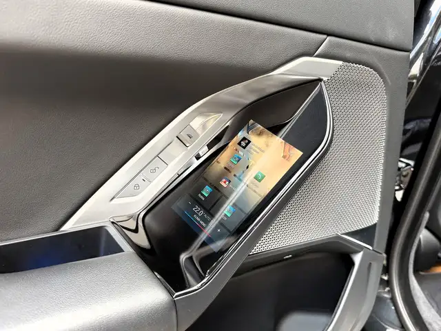 BMW 7 Series view 22