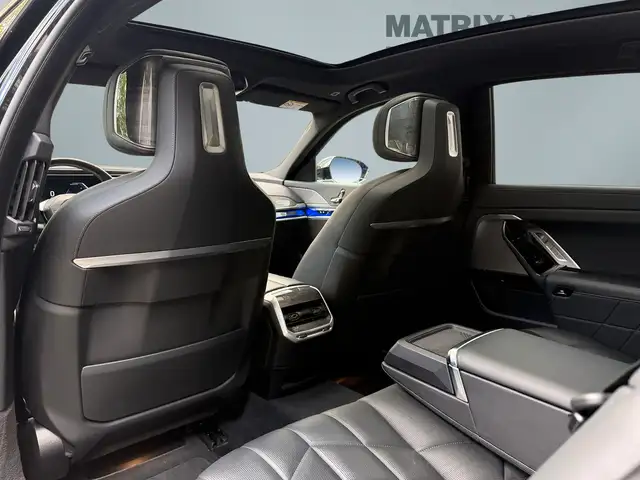 BMW 7 Series view 7