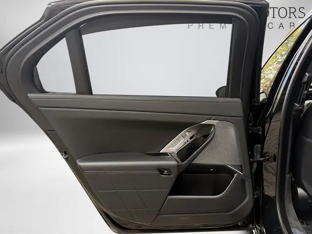 BMW 7 Series view 21