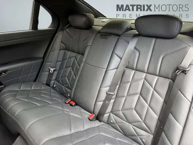BMW 7 Series view 23