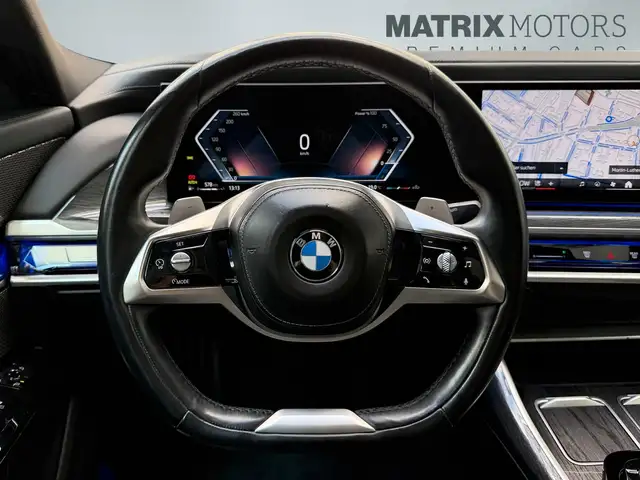 BMW 7 Series view 16