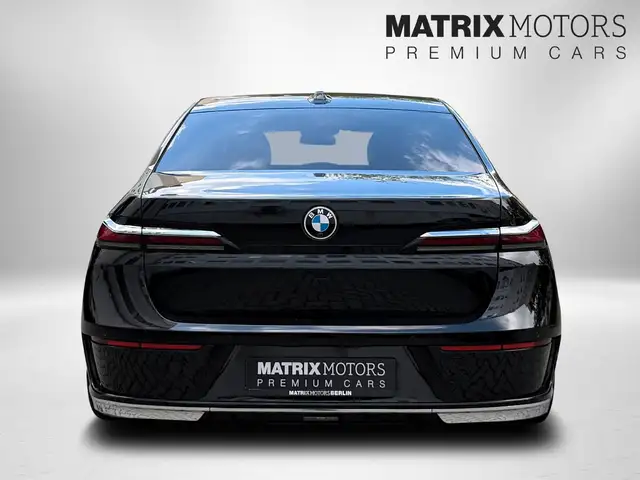BMW 7 Series view 14