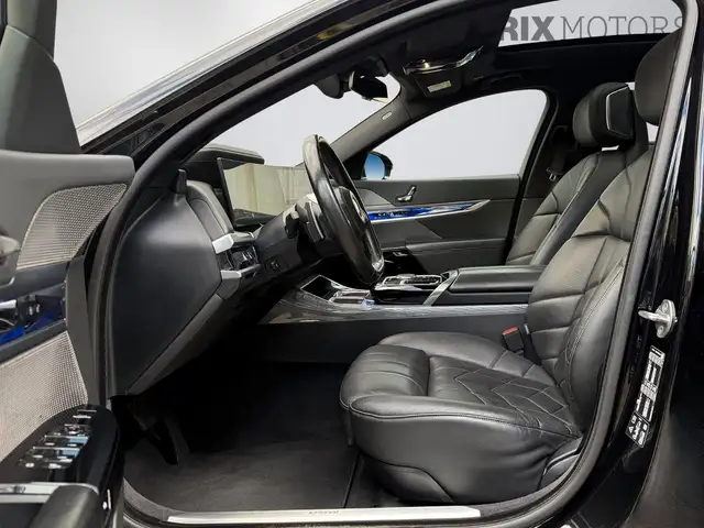 BMW 7 Series view 15