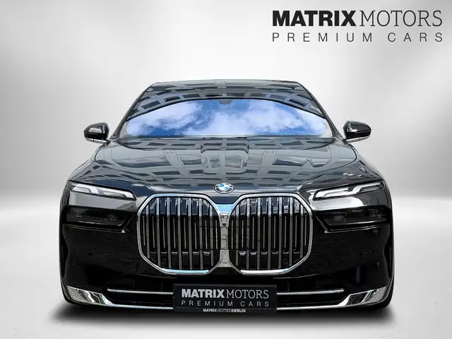 BMW 7 Series view 13