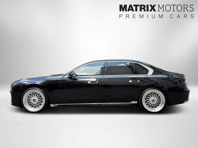 BMW 7 Series view 6