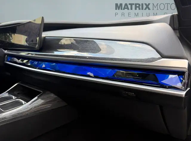 BMW 7 Series view 29