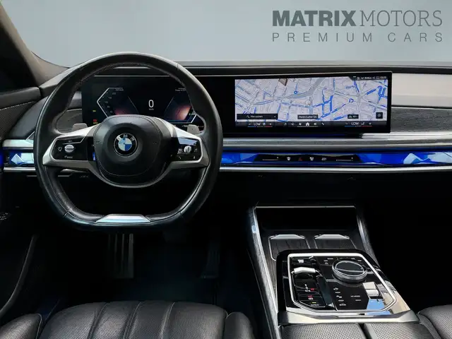 BMW 7 Series view 25
