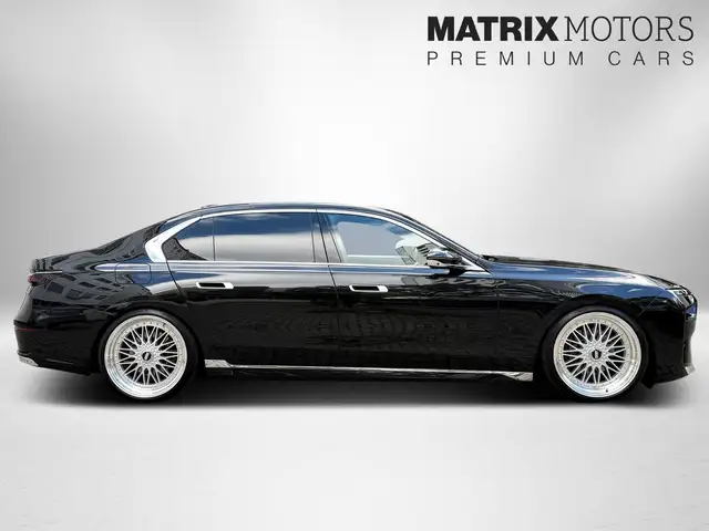 BMW 7 Series view 5