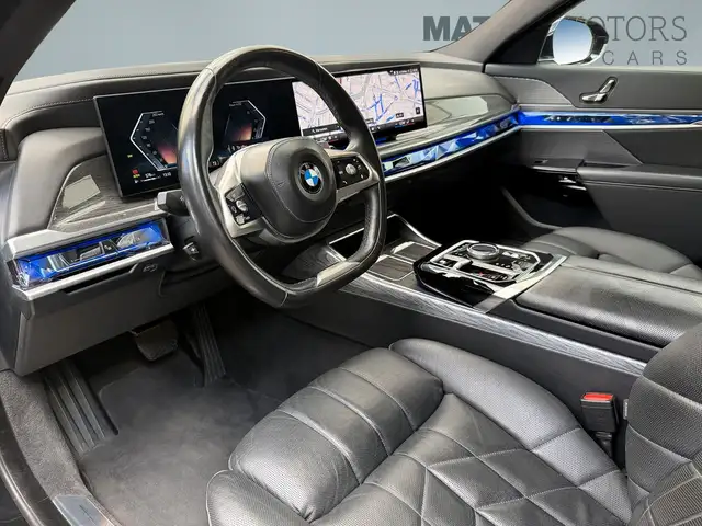 BMW 7 Series view 12