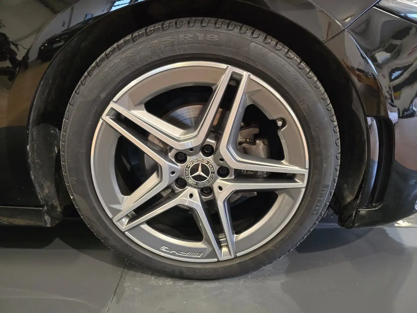 Mercedes-Benz A 180 A 180 Premium AMG pack Noir - 2