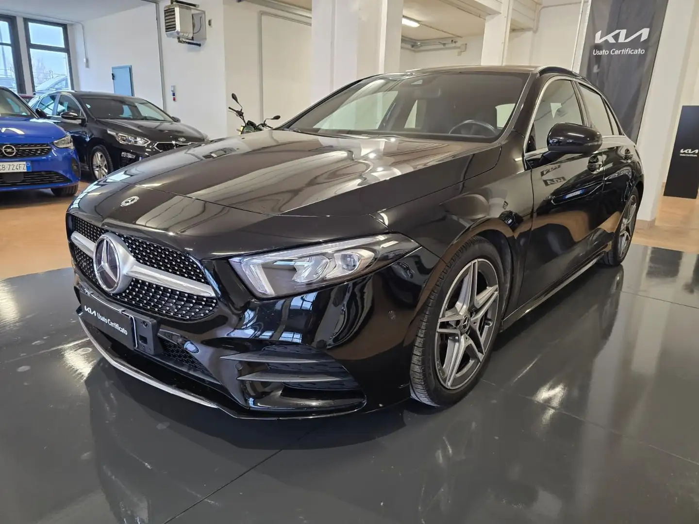 Mercedes-Benz A 180 A 180 Premium AMG pack Noir - 1