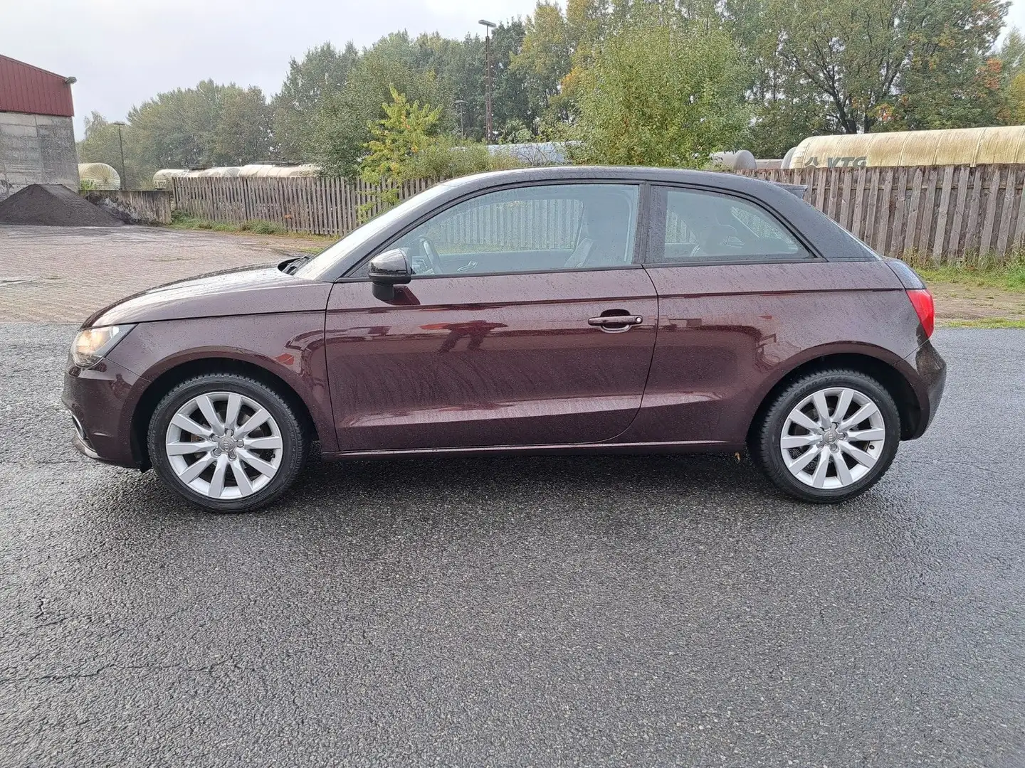Audi A1 ambition Klima+Navi+Scheckheft Mauve - 2