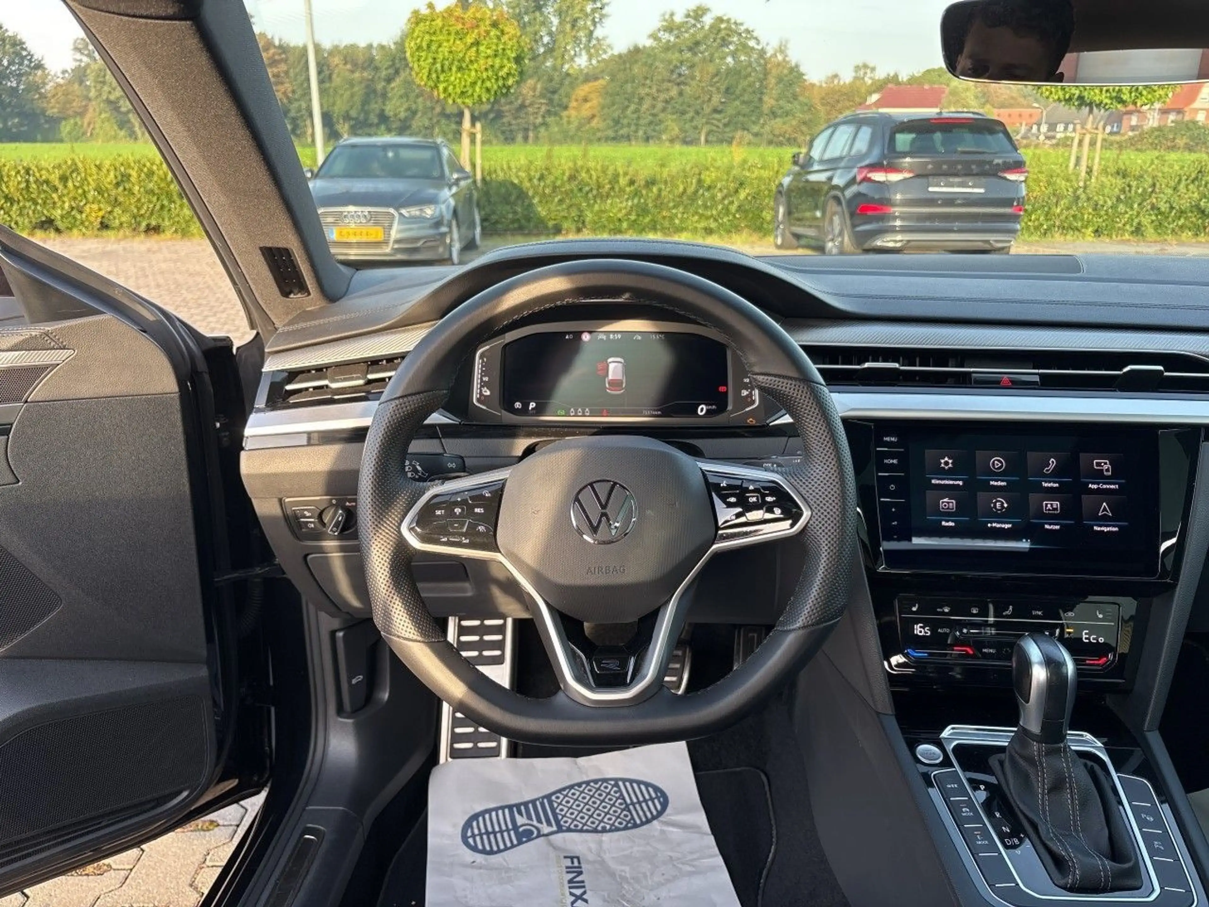 Volkswagen Arteon R-Line eHybrid AHK PANO — photo 13