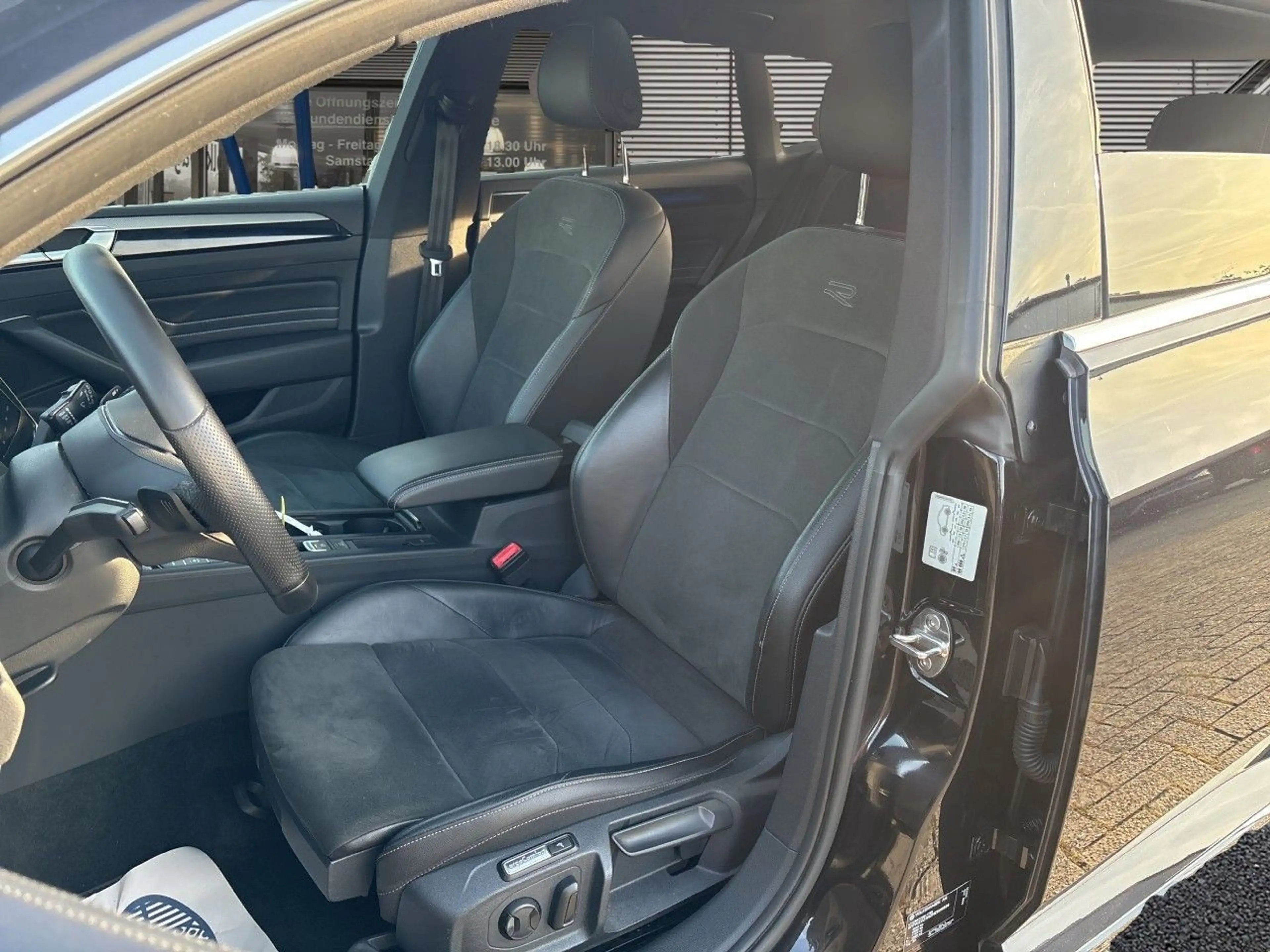 Volkswagen Arteon R-Line eHybrid AHK PANO — photo 11