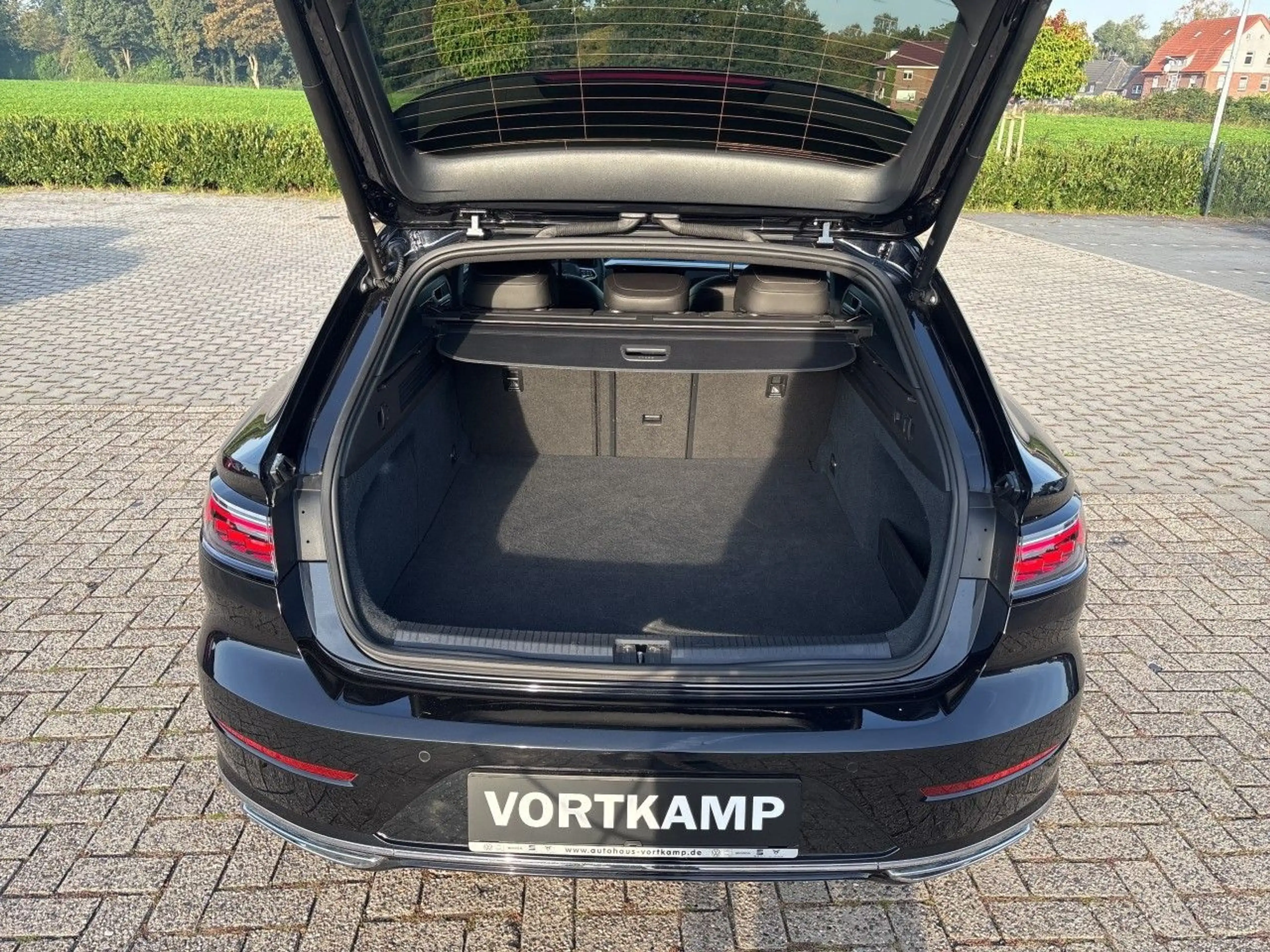Volkswagen Arteon R-Line eHybrid AHK PANO — photo 10