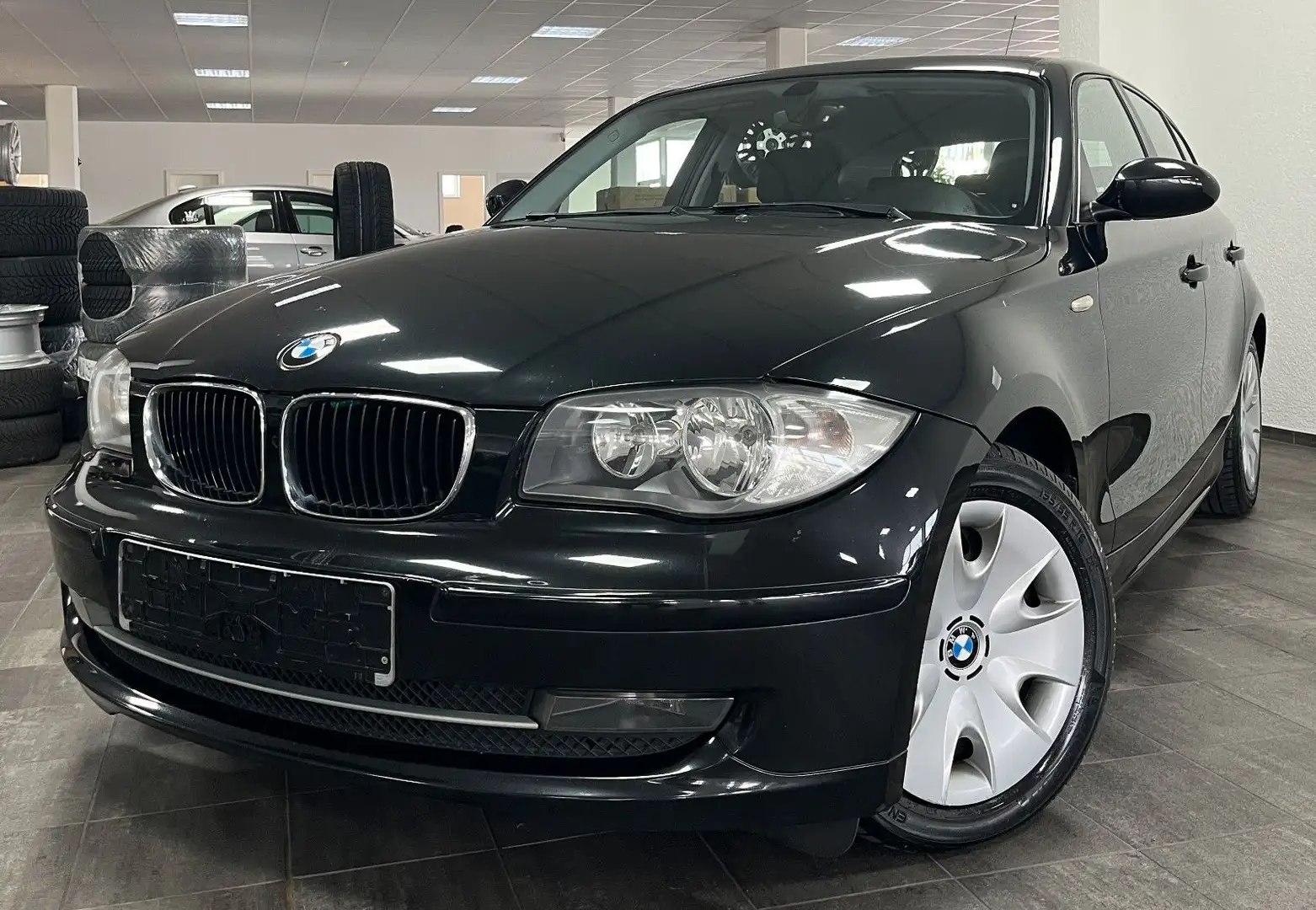BMW 118 d PDC TÜV NEU  1.HAND TOP GEPFLEGT Noir - 1