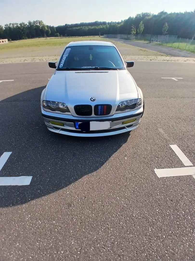 BMW 320 320i touring - 1