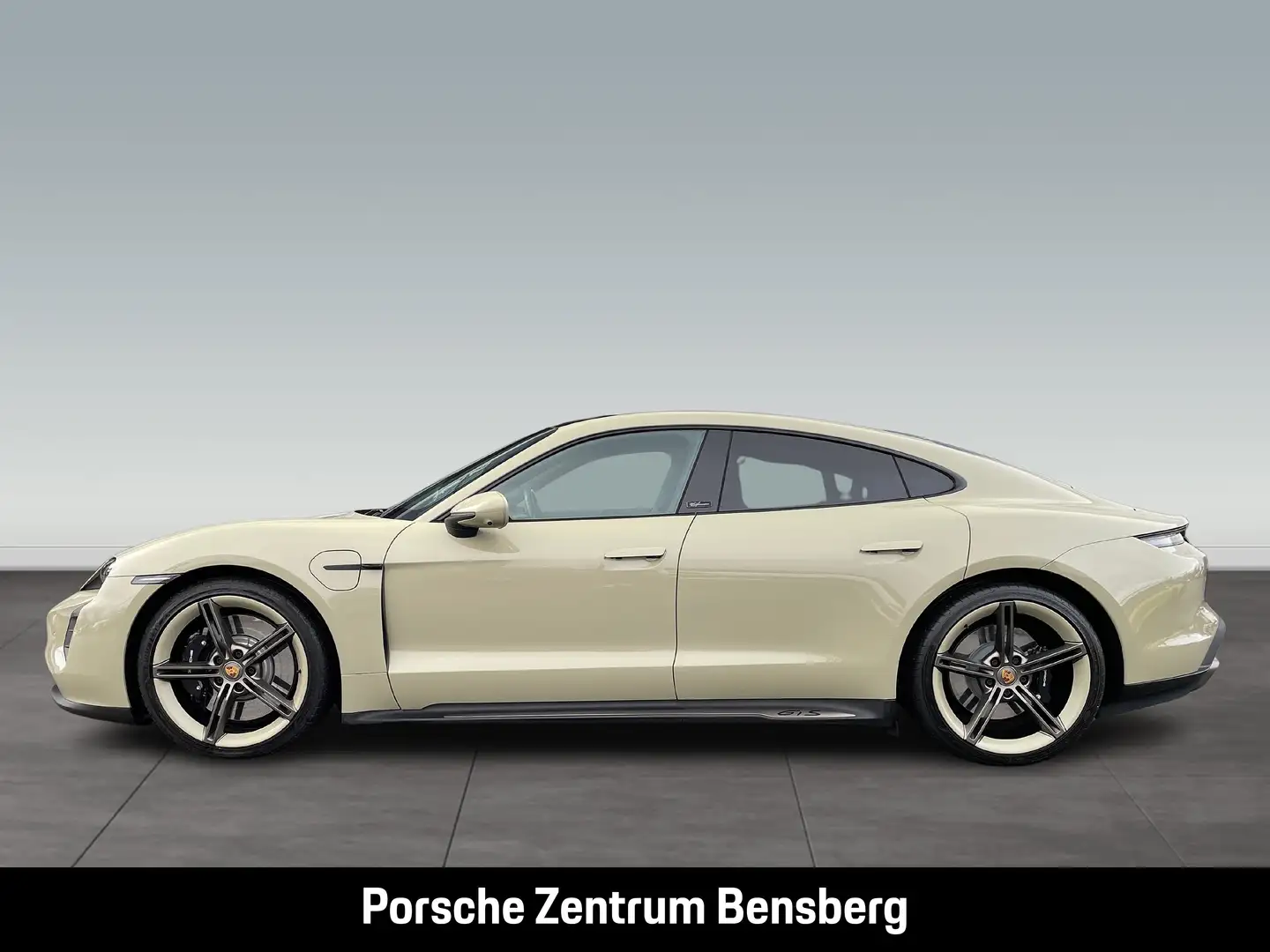 Porsche Taycan GTS Braun - 2