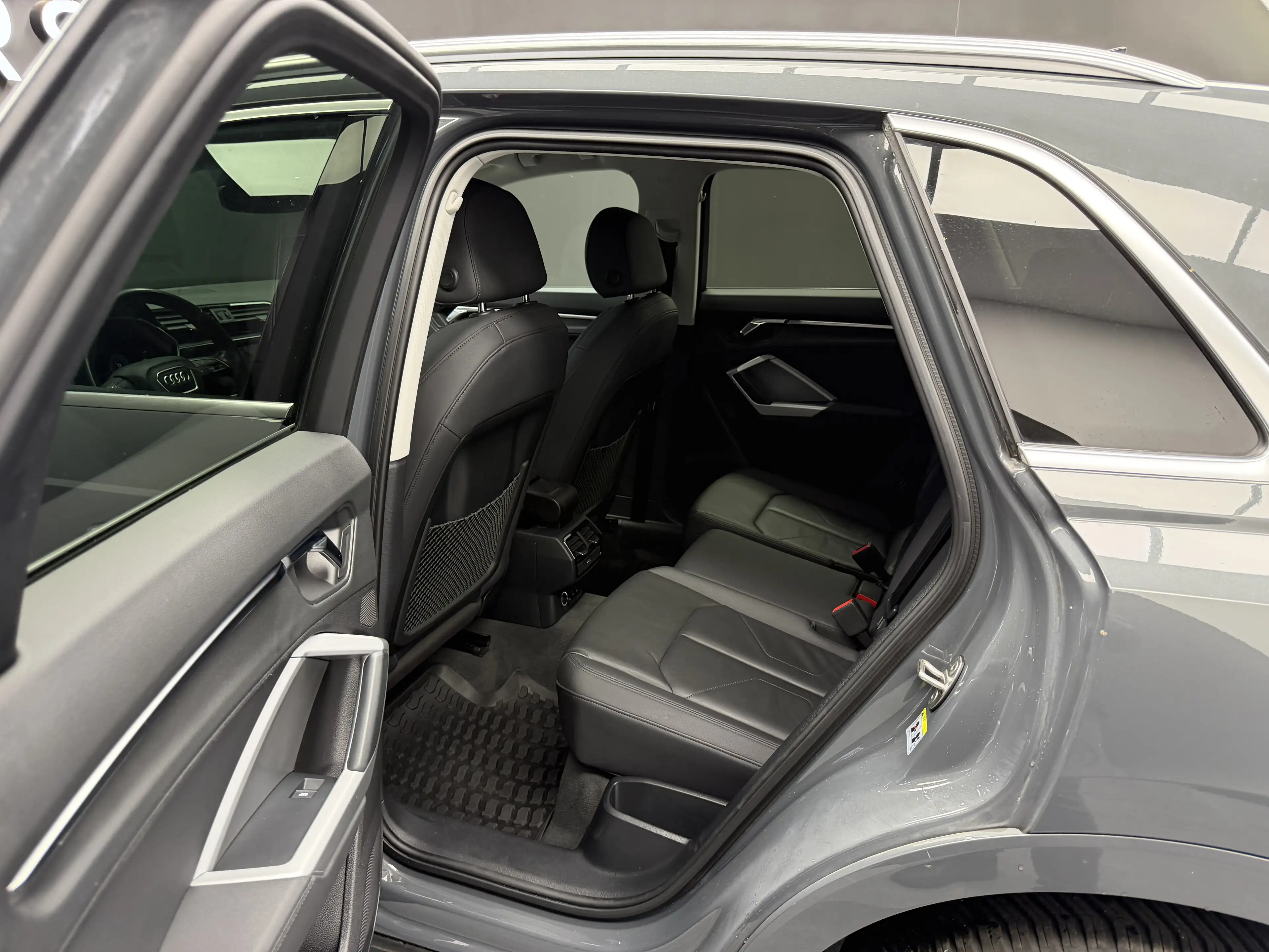 Audi Q3 35 TDi Advanced S tronic *CUIR + CAMÉRA + GARANTIE* — photo 10
