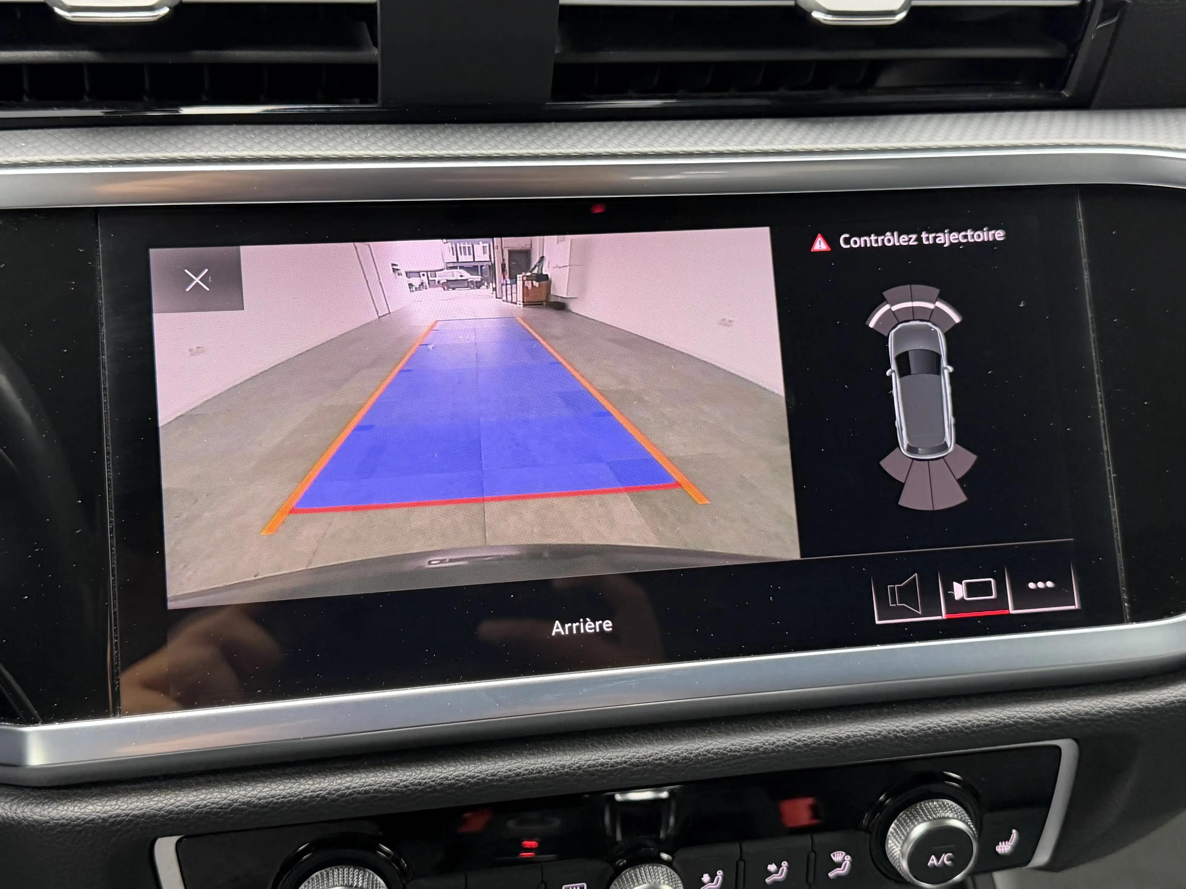 Audi Q3 35 TDi Advanced S tronic *CUIR + CAMÉRA + GARANTIE* — photo 14