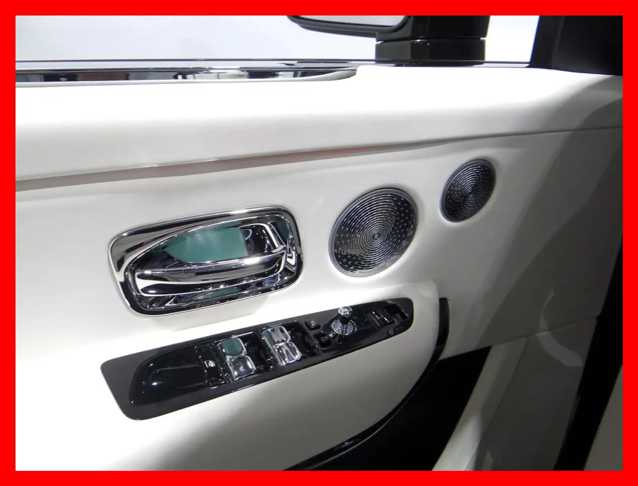 Rolls-Royce Cullinan снимка Rolls-Royce Cullinan