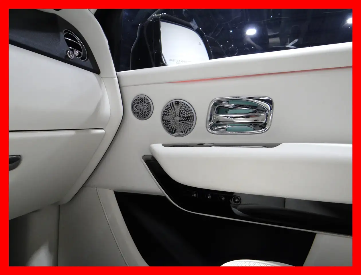 Rolls-Royce Cullinan снимка Rolls-Royce Cullinan