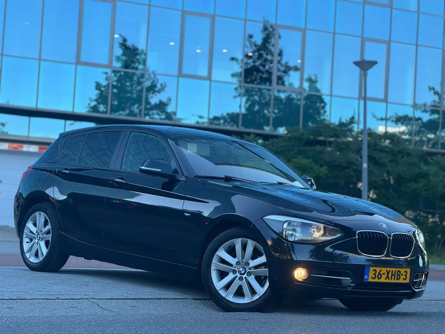 BMW 118 118i Business Zwart - 1
