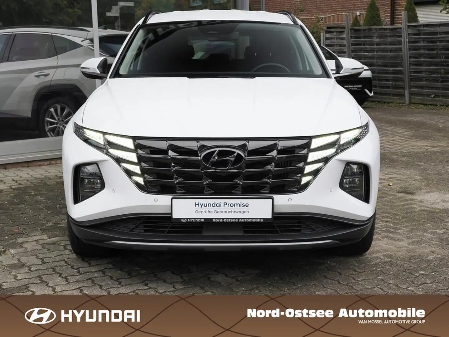 Hyundai TUCSON 1.6 TREND LED NAVI KAMERA KLIMAAUTOMATIK Blanc - 2