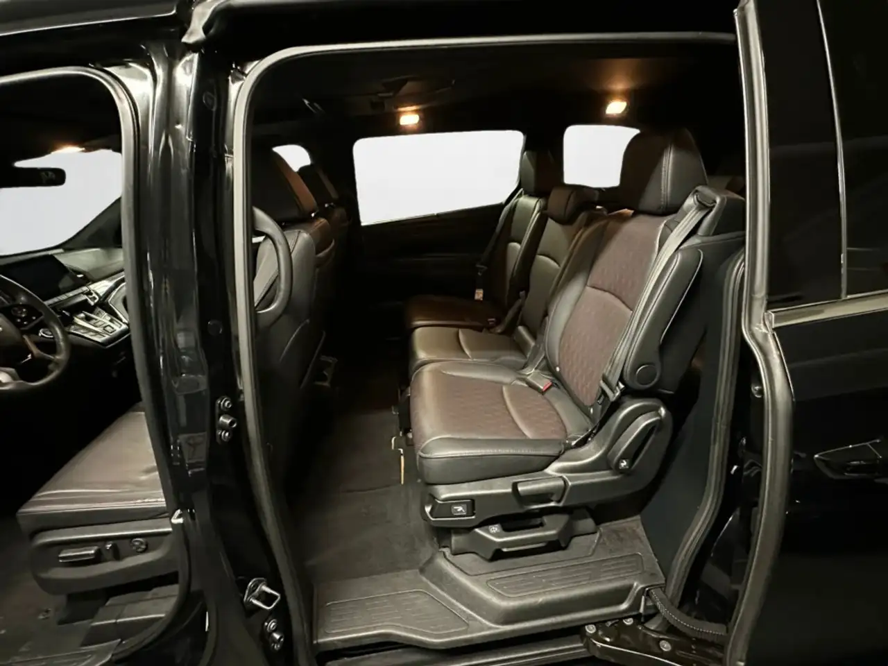 Honda Odyssey снимка Honda Odyssey