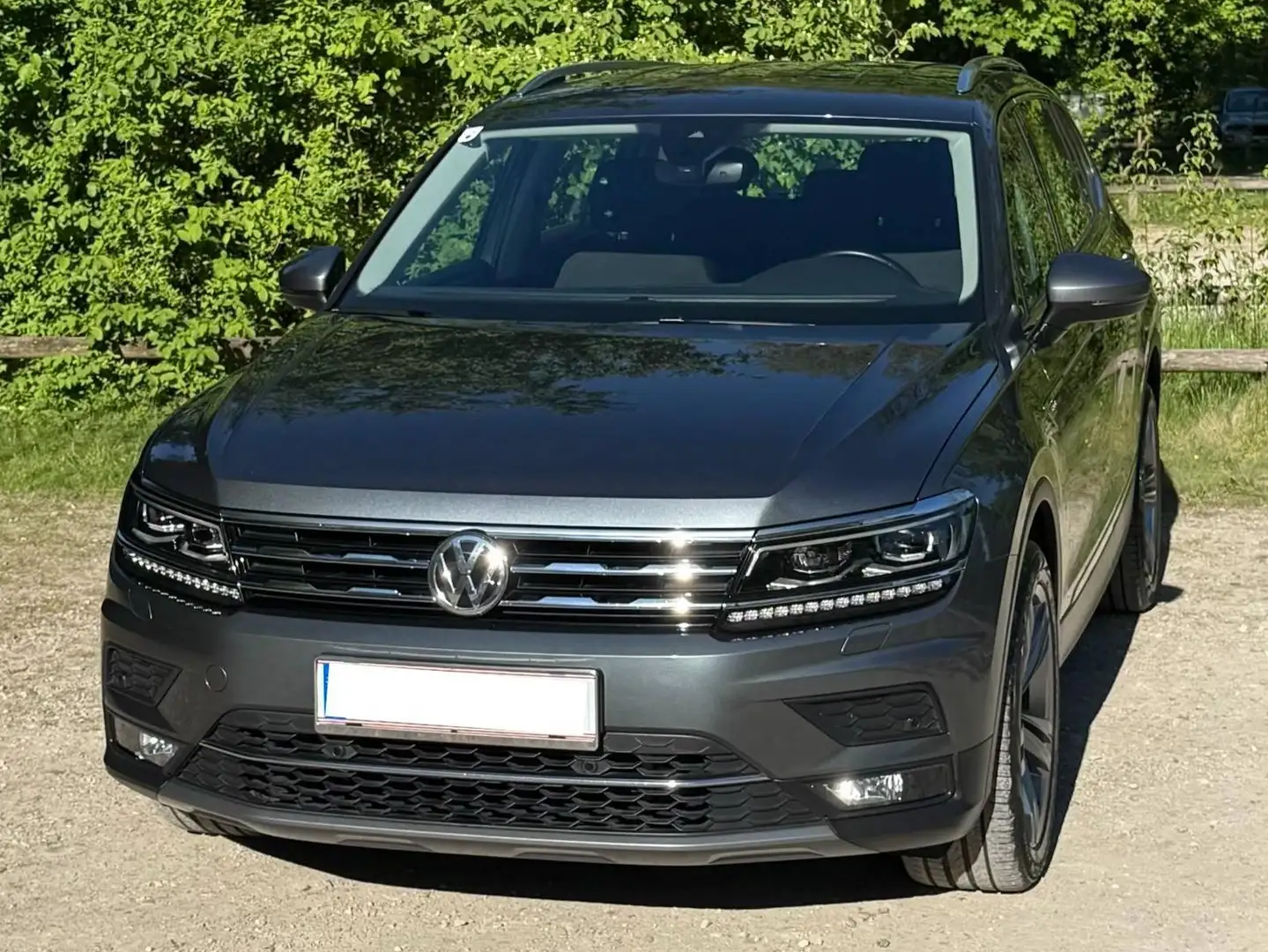 Volkswagen Tiguan Allspace Tiguan 2,0 TDI SCR 4Motion Allspace Highline 7-Sitzer Grau - 2
