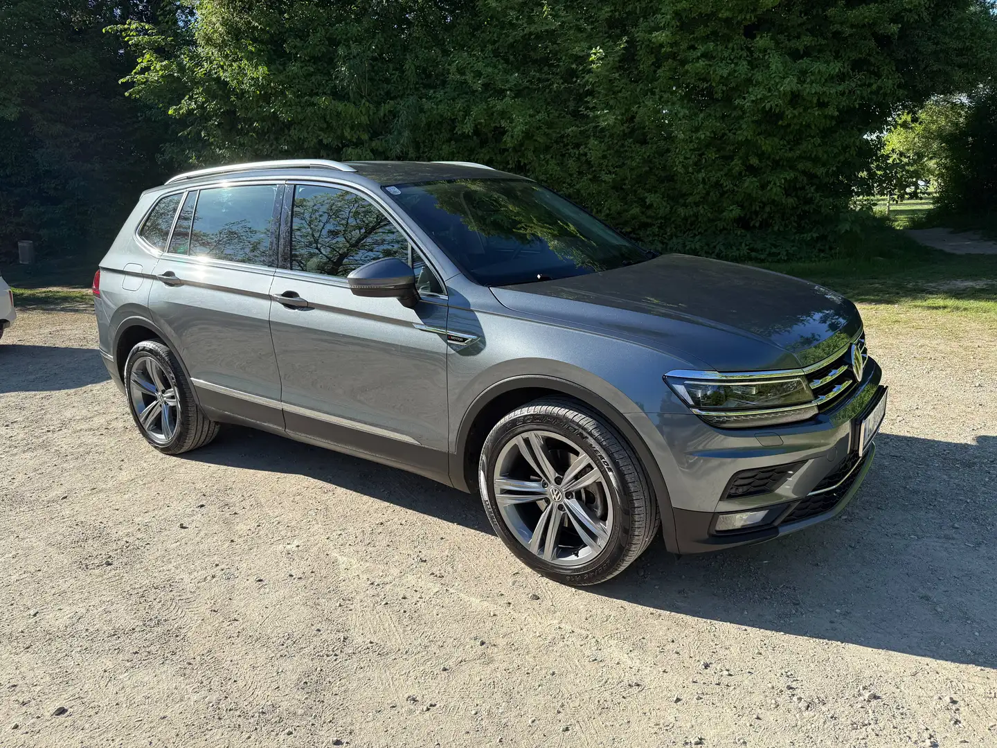Volkswagen Tiguan Allspace Tiguan 2,0 TDI SCR 4Motion Allspace Highline 7-Sitzer Grau - 1