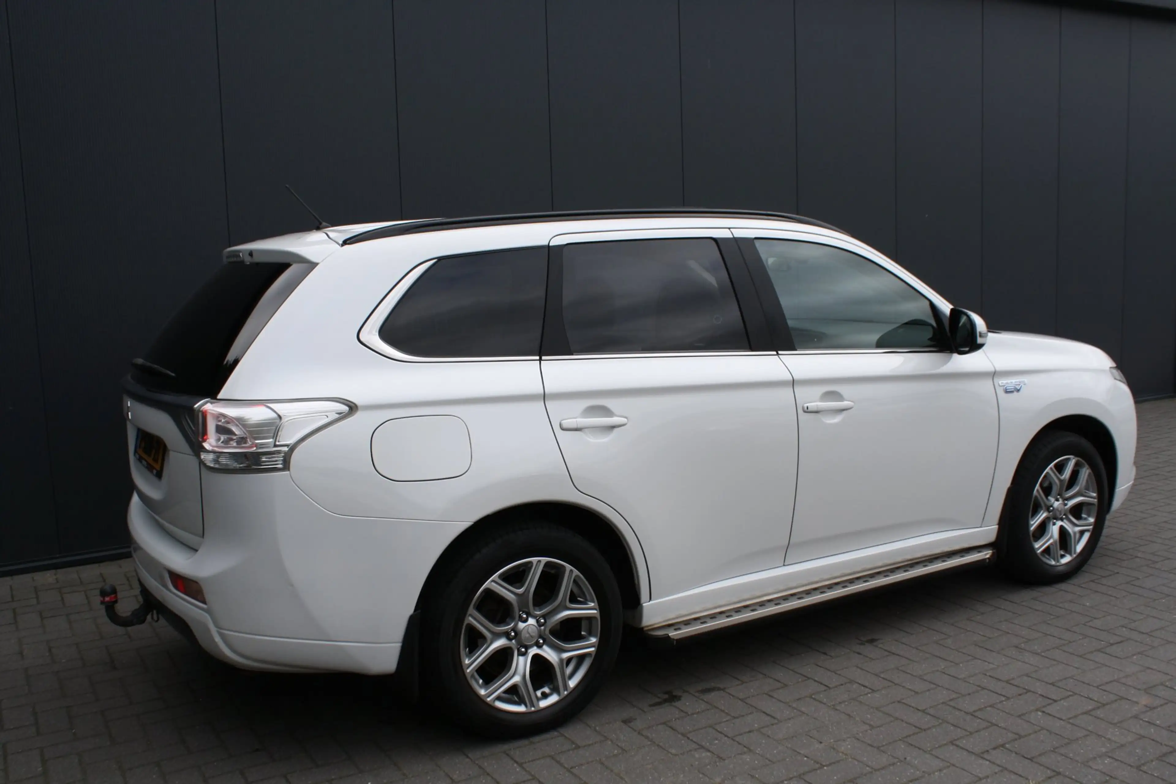 Mitsubishi Outlander 2.0 PHEV instyle - SCHUIFDAK - TREKHAAK - LEDER - — photo 11