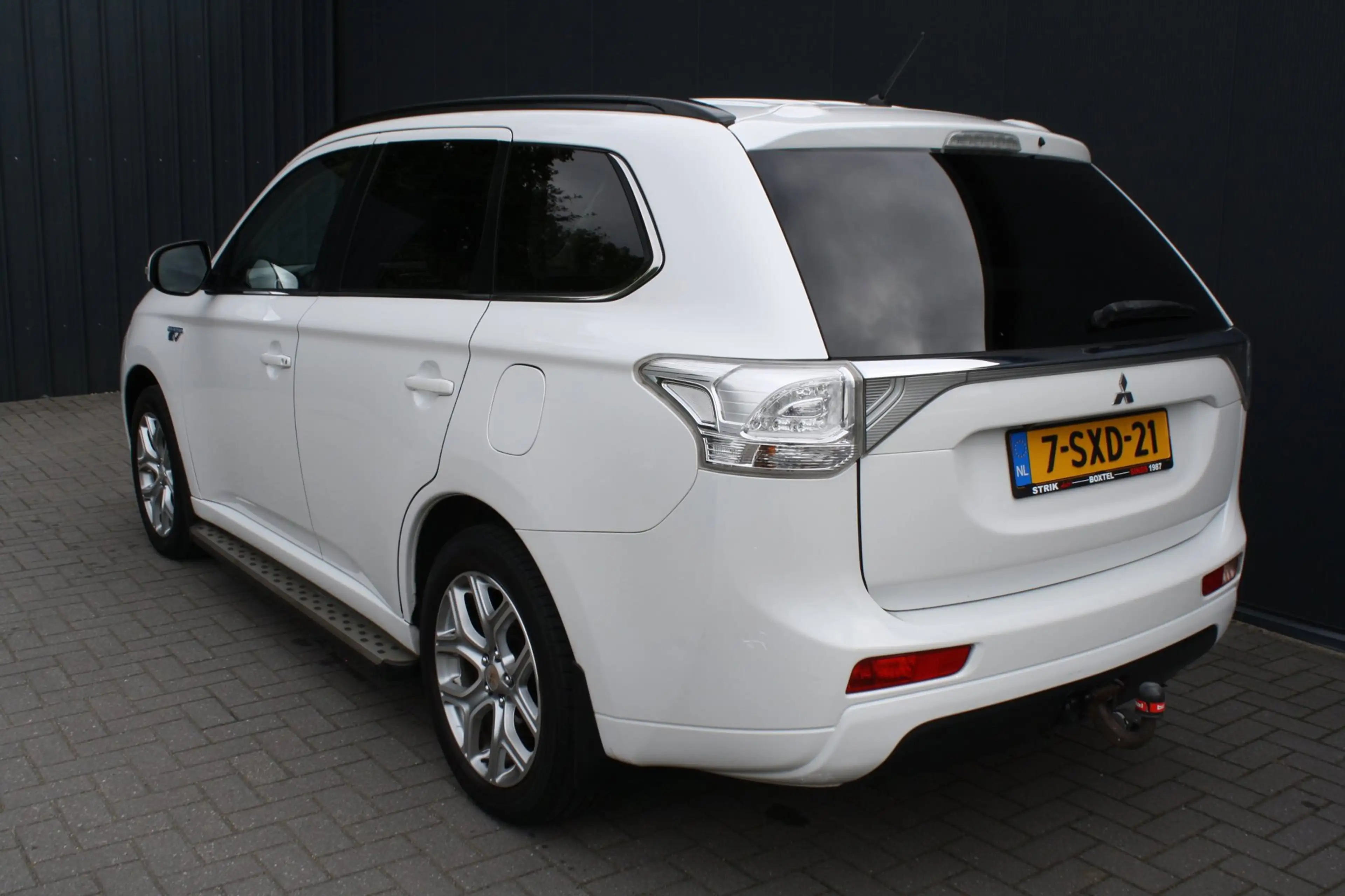 Mitsubishi Outlander 2.0 PHEV instyle - SCHUIFDAK - TREKHAAK - LEDER - — photo 12