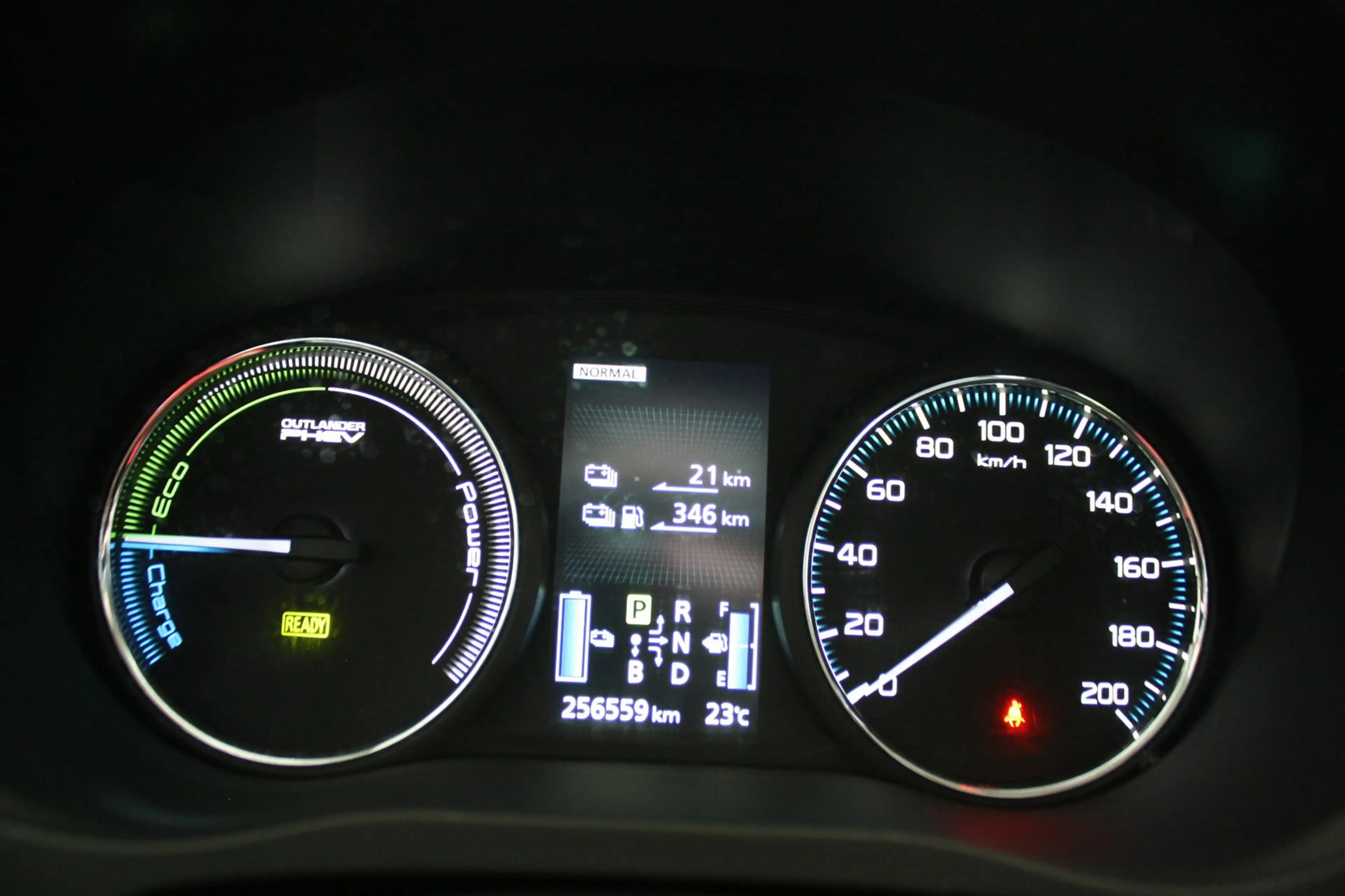 Mitsubishi Outlander 2.0 PHEV instyle - SCHUIFDAK - TREKHAAK - LEDER - — photo 13