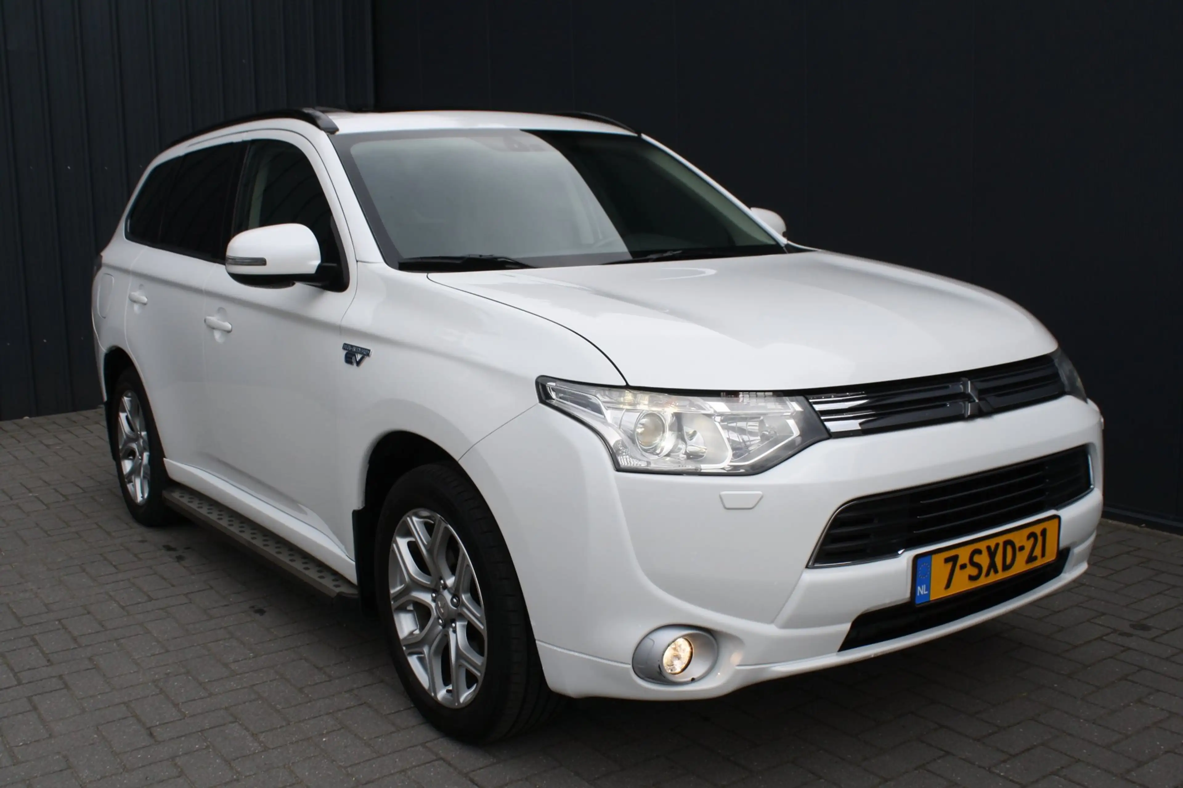 Mitsubishi Outlander 2.0 PHEV instyle - SCHUIFDAK - TREKHAAK - LEDER - — photo 10