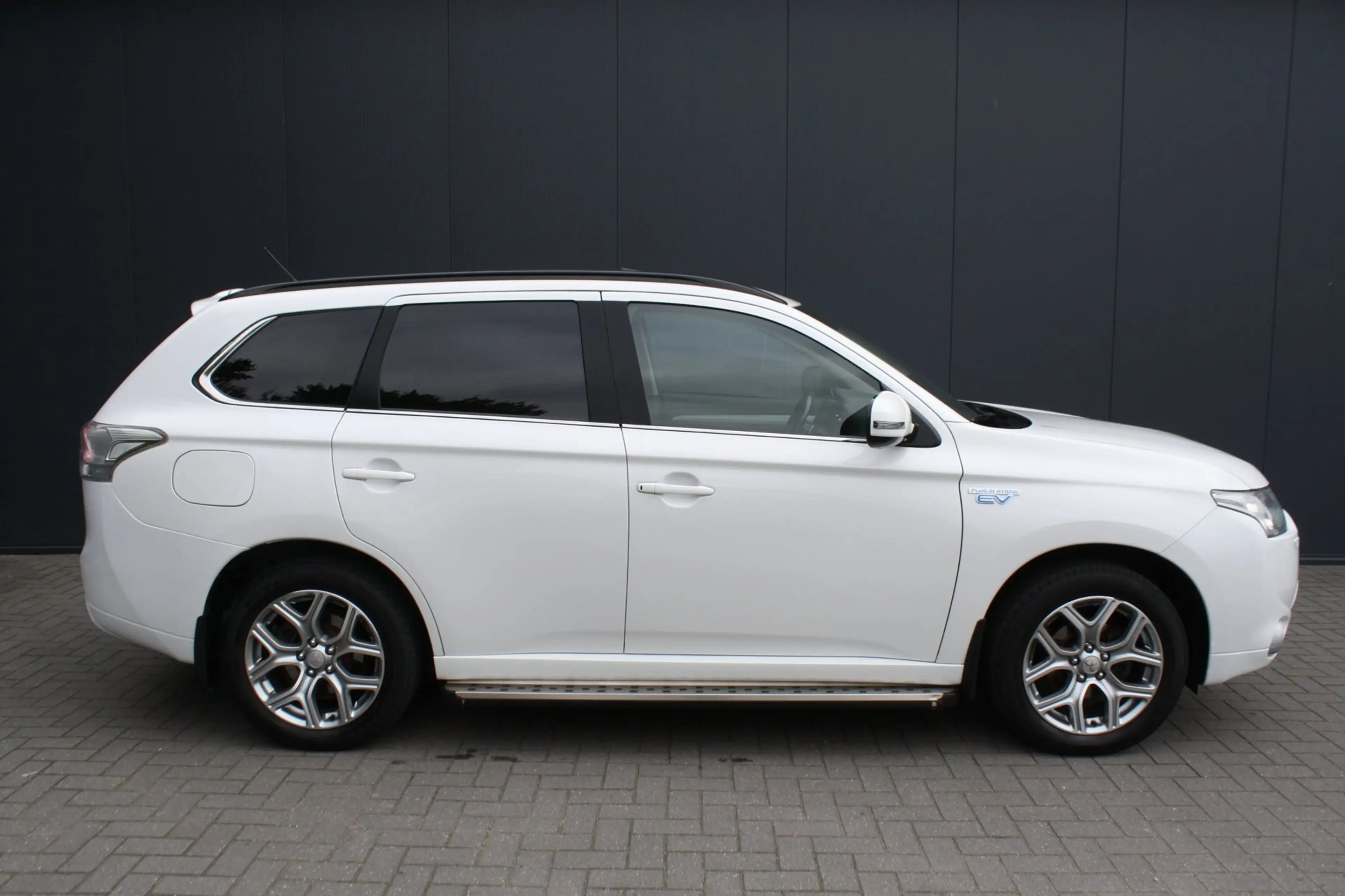Mitsubishi Outlander 2.0 PHEV instyle - SCHUIFDAK - TREKHAAK - LEDER - — photo 2