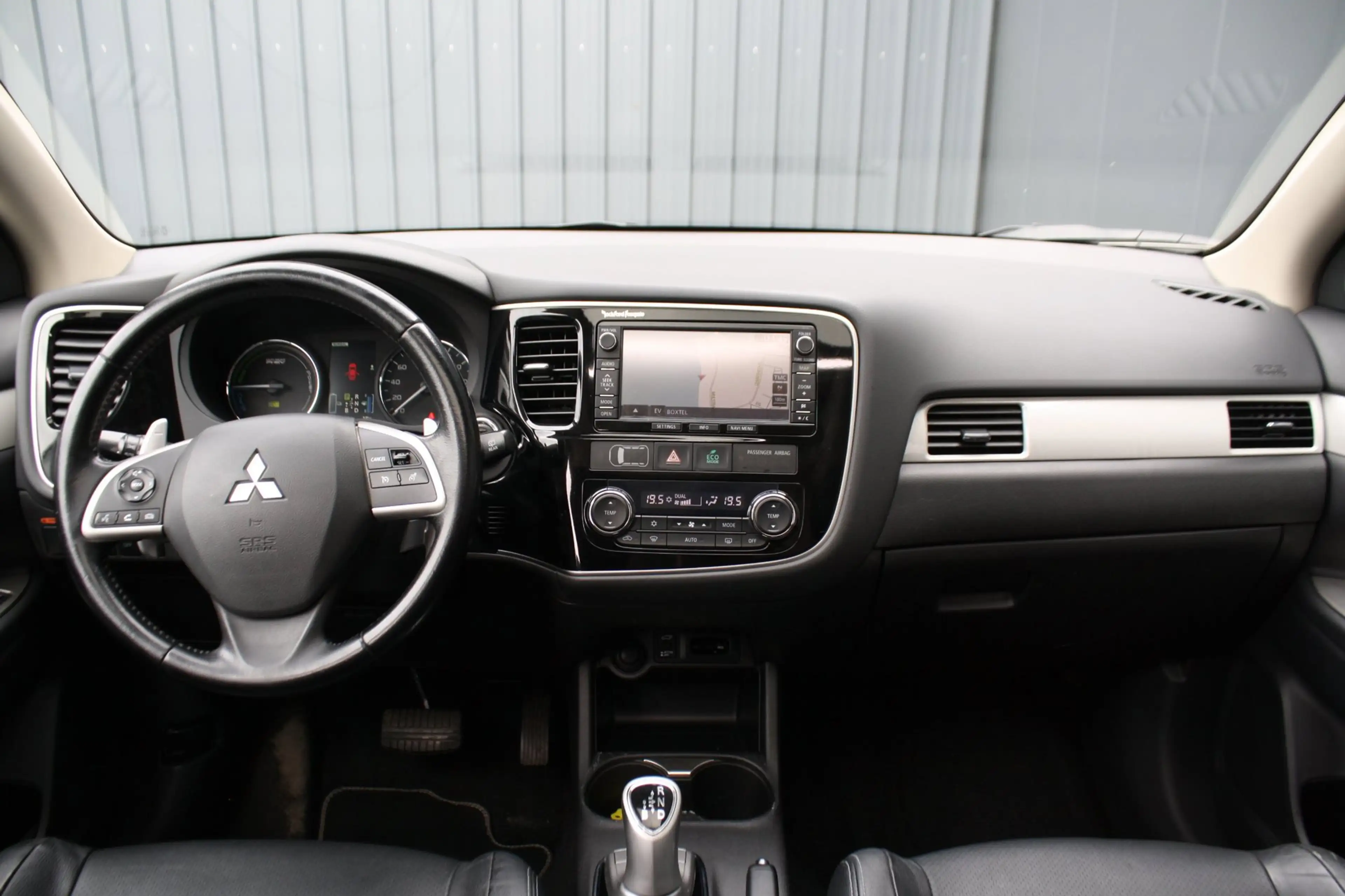 Mitsubishi Outlander 2.0 PHEV instyle - SCHUIFDAK - TREKHAAK - LEDER - — photo 3