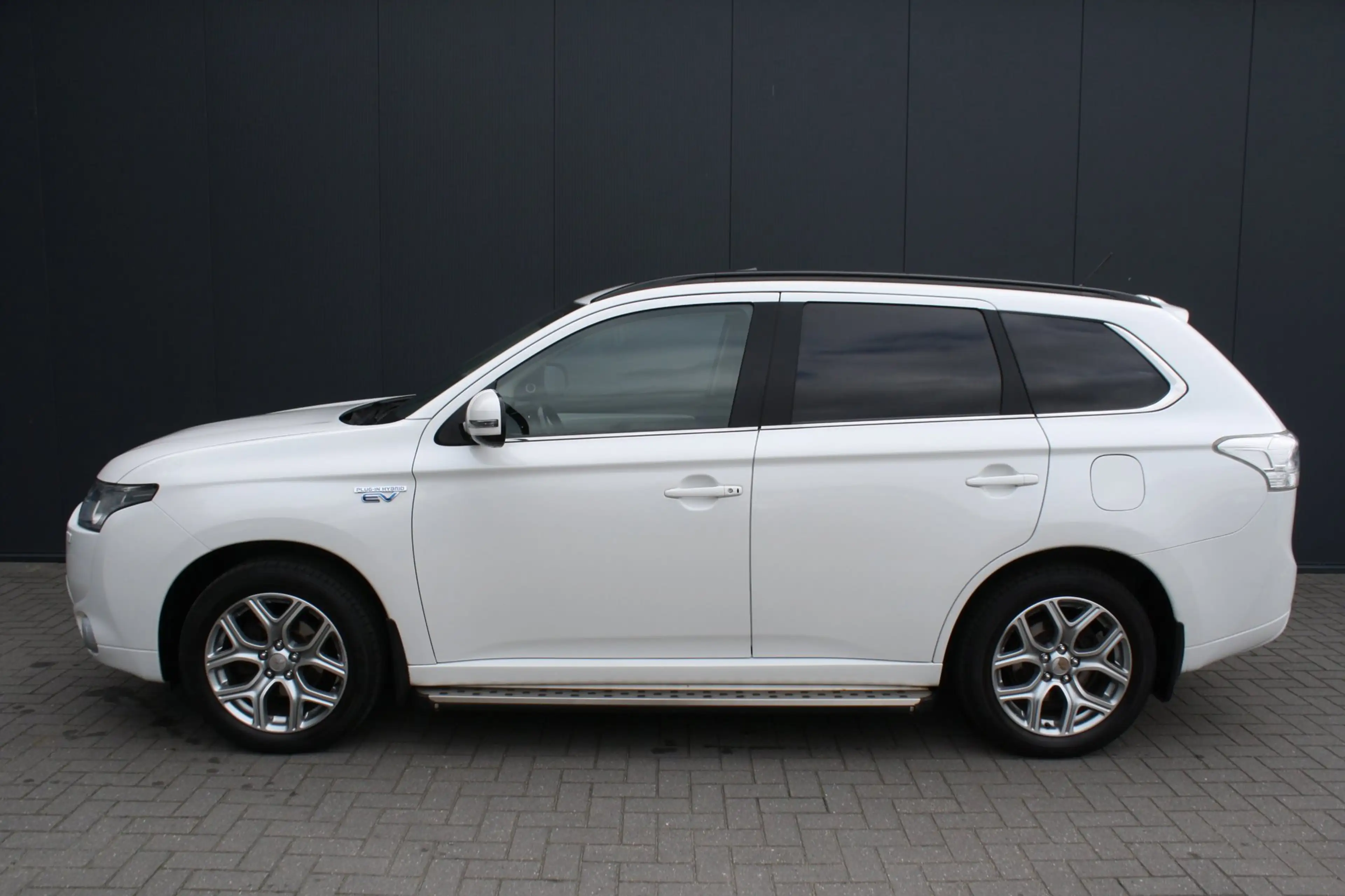 Mitsubishi Outlander 2.0 PHEV instyle - SCHUIFDAK - TREKHAAK - LEDER - — photo 7