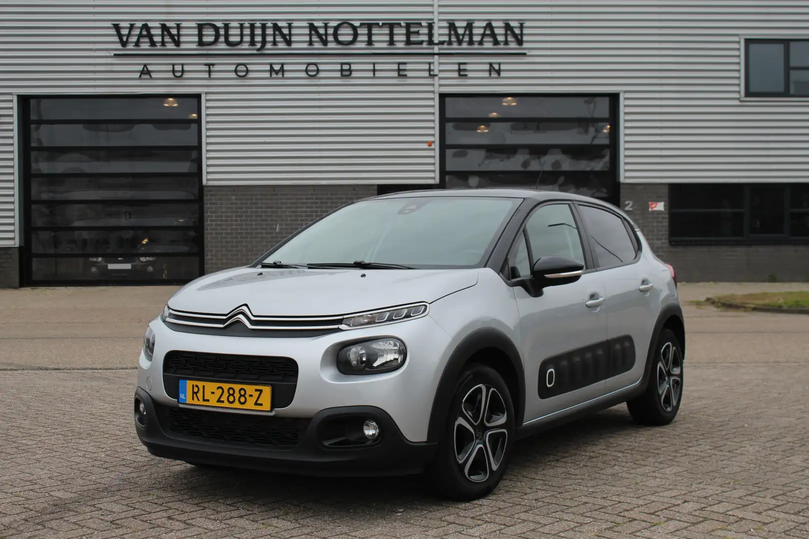 Citroen C3 1.2 PureTech Feel Edition / Carplay / PDC / N.A.P. Grigio - 1