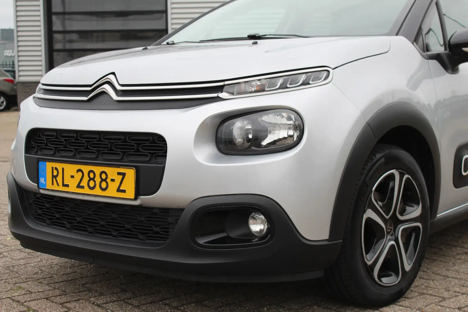 Citroen C3 1.2 PureTech Feel Edition / Carplay / PDC / N.A.P. Grigio - 2