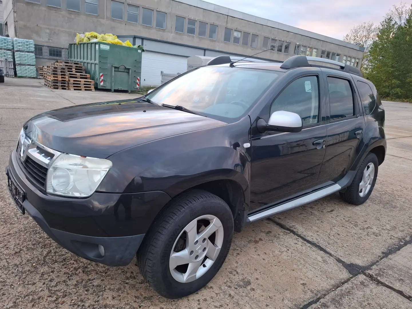 Dacia Duster Laureate 4x2 Schwarz - 1
